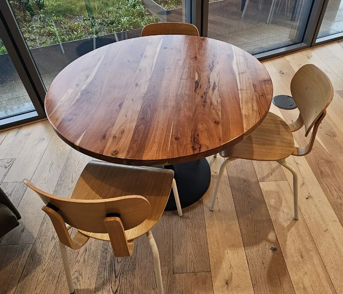 Table and three chairs - Image 1