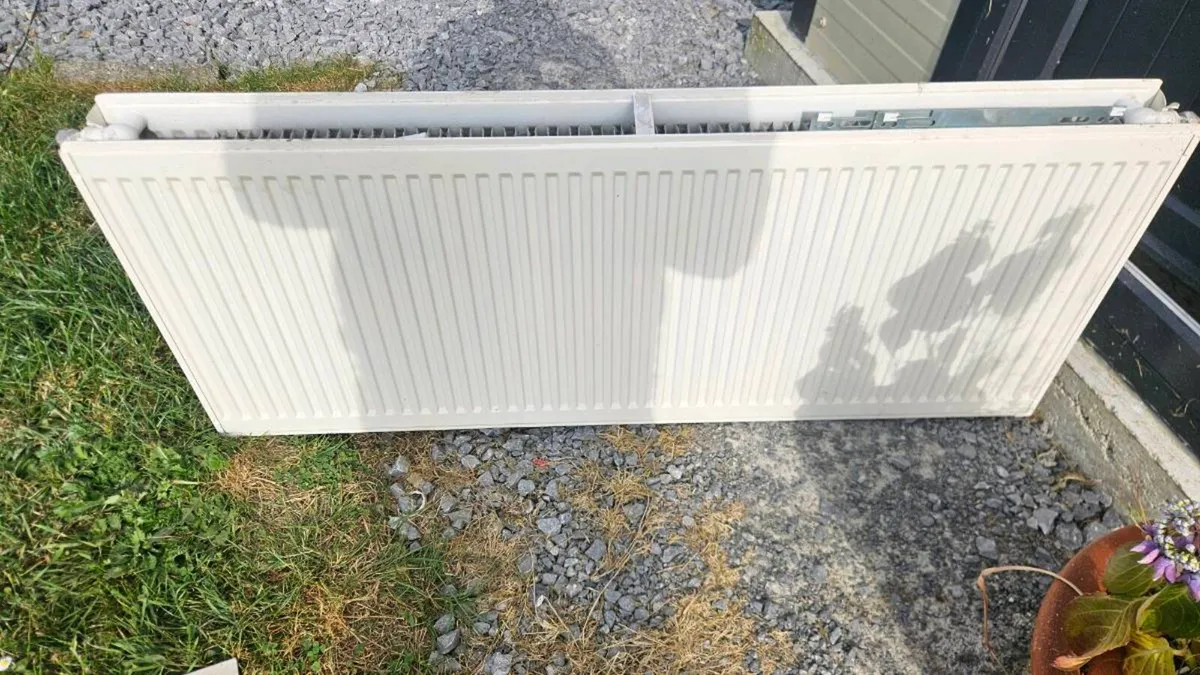 4ft white Radiator - Image 1