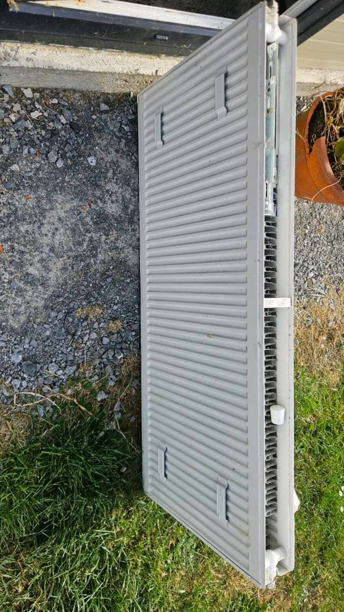 4ft white Radiator - Image 3