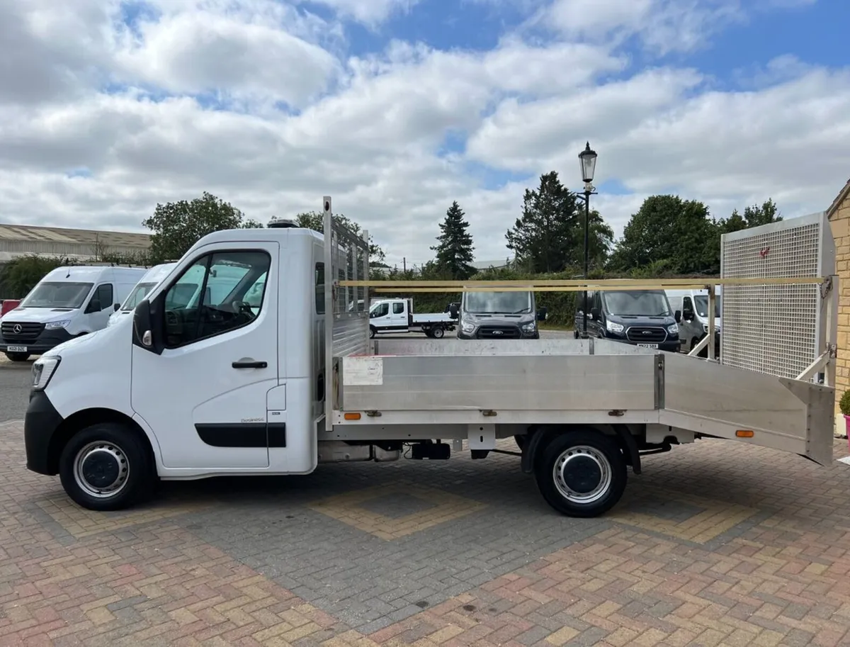 VB - 2021 Renault Master Dropside - Image 1