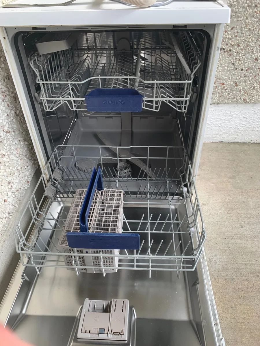 Dishwasher - Image 1