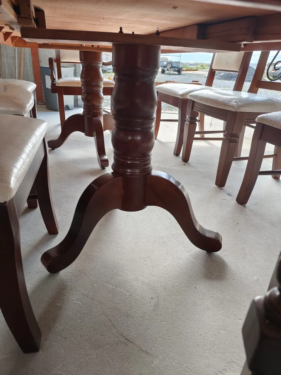 Large table  8 chairs - Image 2