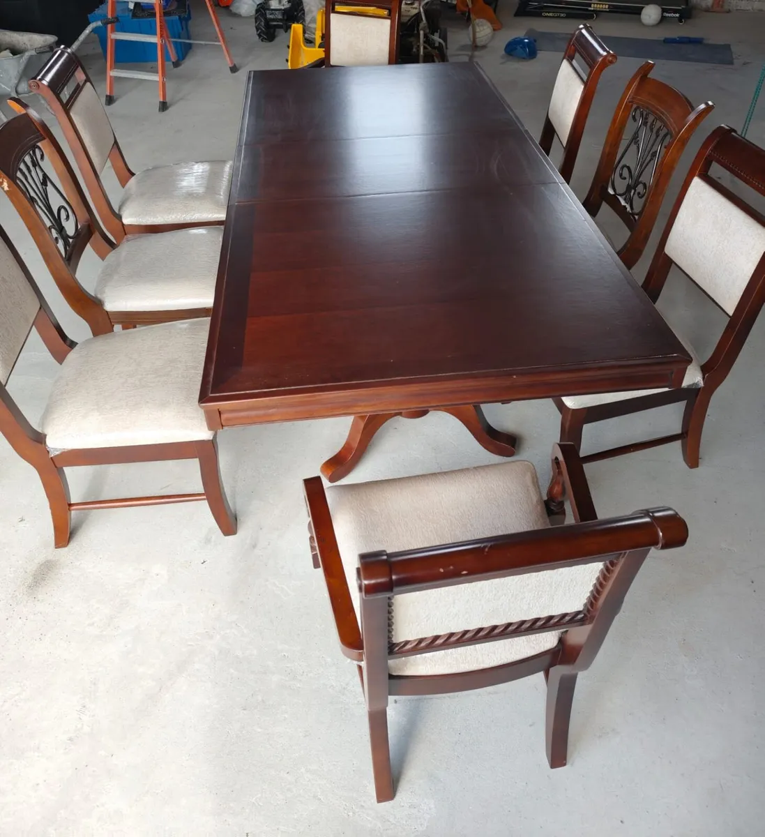 Large table  8 chairs - Image 4