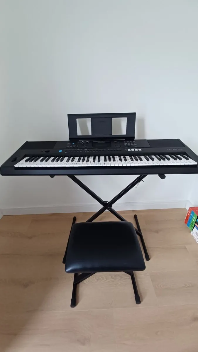 Yamaha  PSR-EW425 keyboard - Good as new - Image 2