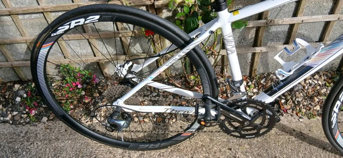 Ladies hybride giant thrive bike - Image 3