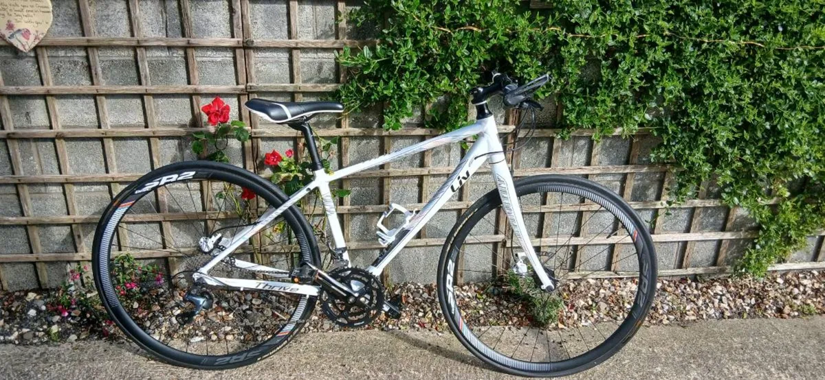 Ladies hybride giant thrive bike - Image 2