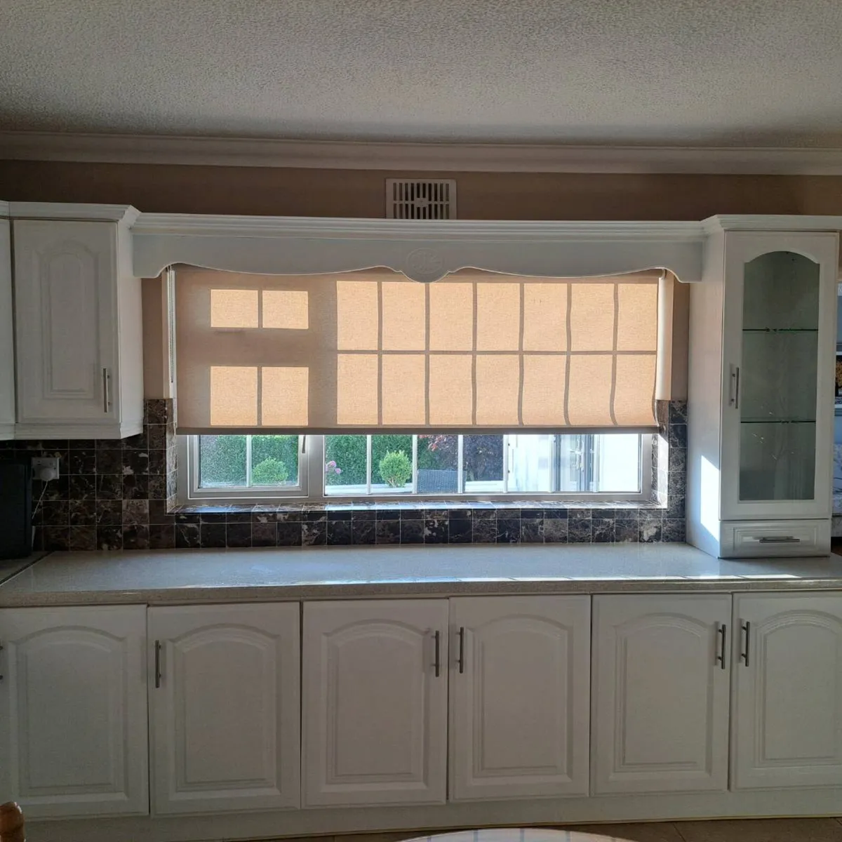White Kitchen - Image 2