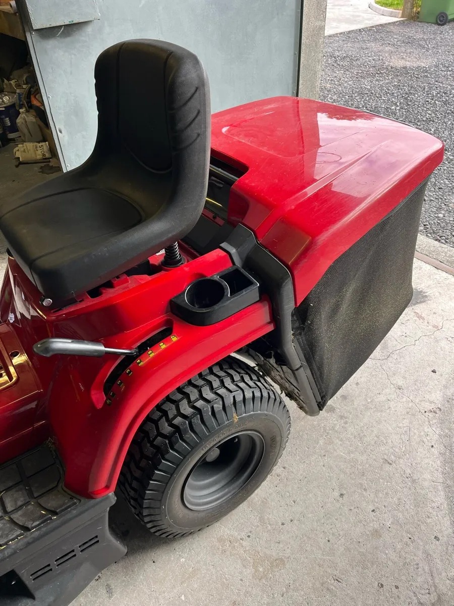 Ride on lawnmower - Image 2