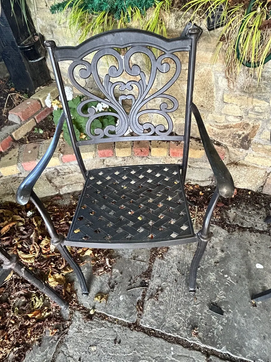 Garden furniture - Image 1