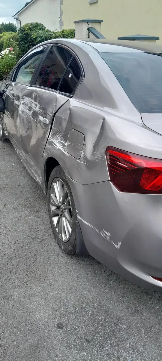 161 Toyota Avensis 1.6 Luna - Image 3