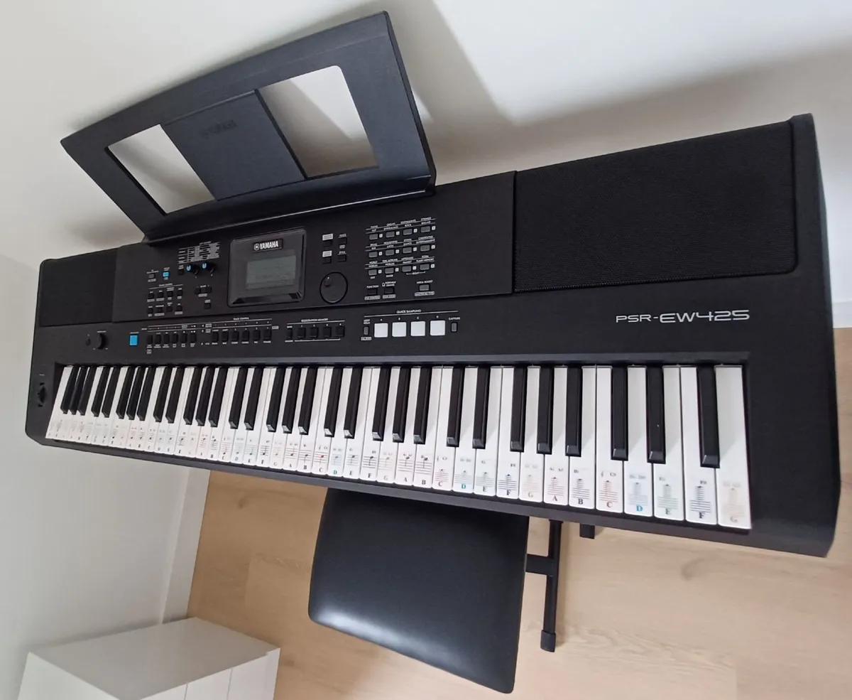 Yamaha  PSR-EW425 keyboard - Good as new - Image 1