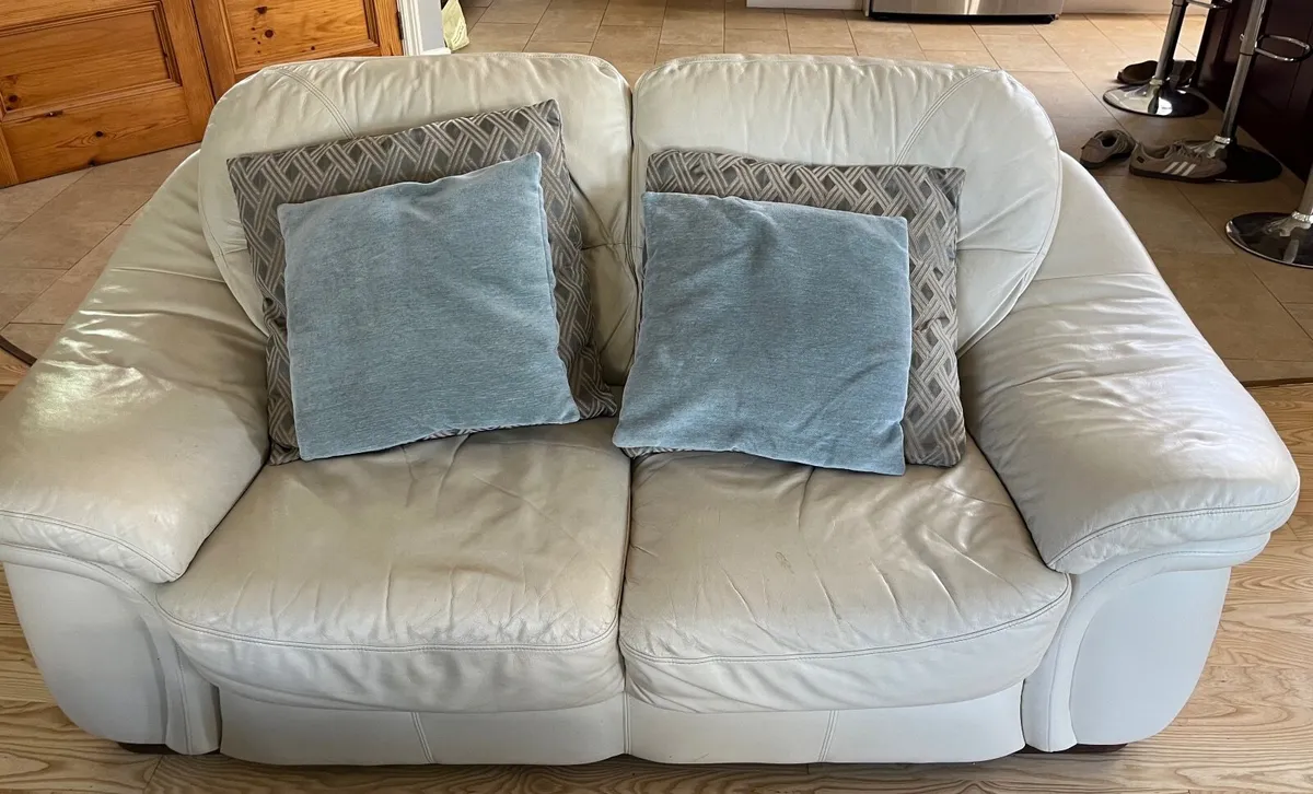 Suite of furniture - Image 2