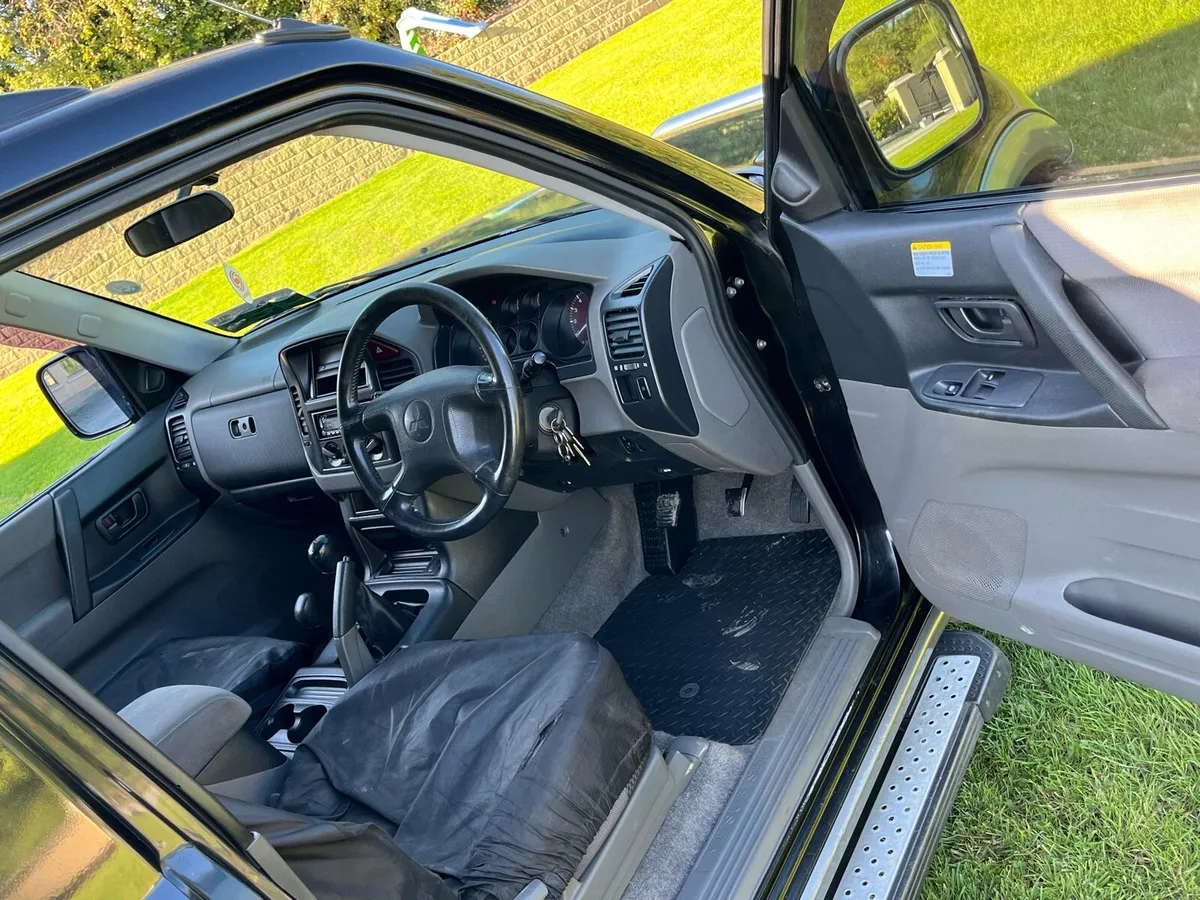 Mitsubishi pajero - Image 4