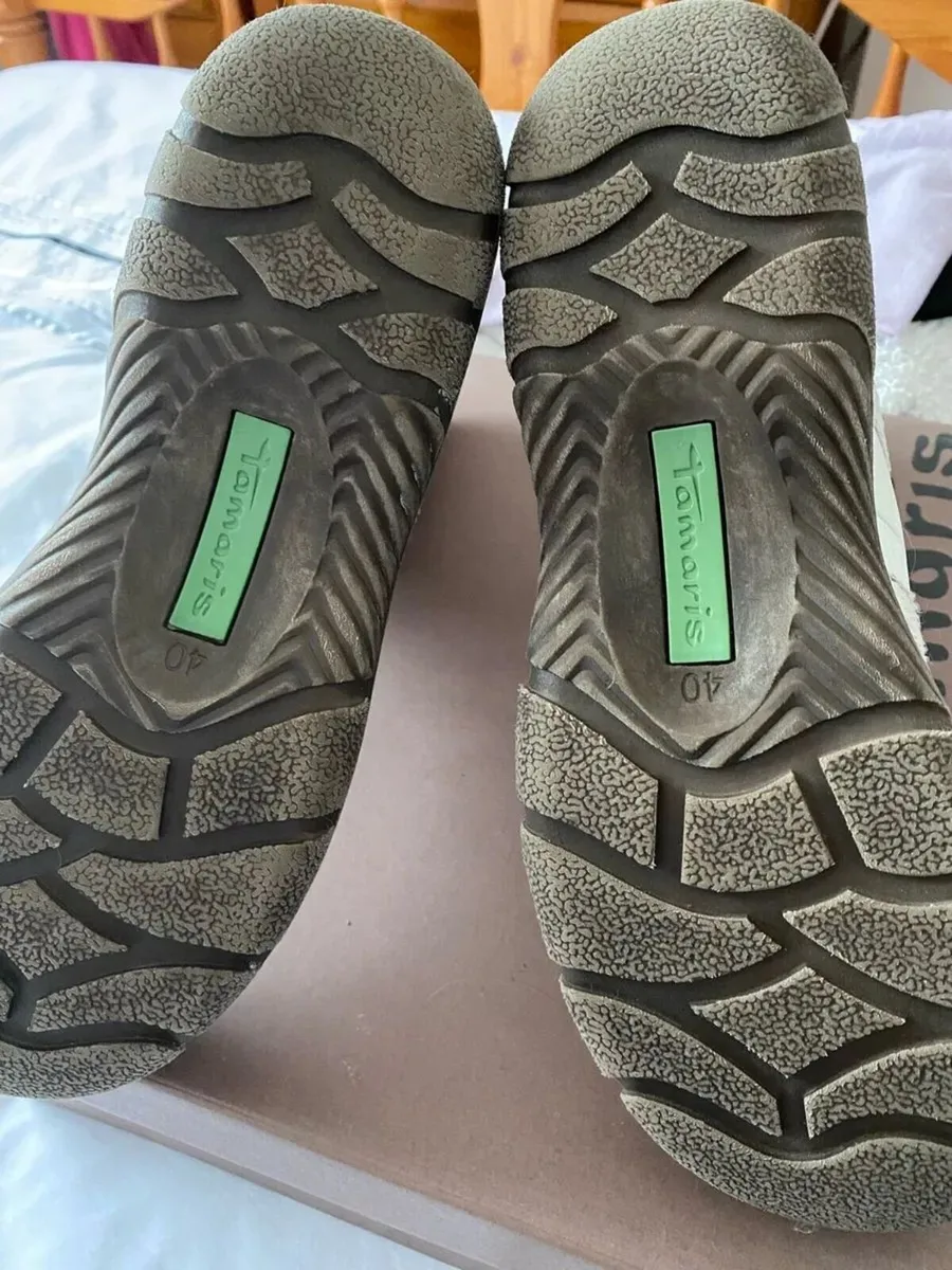 BRAND NEW Tomaris Ladies Boots, Size 40 / 7 - Image 3