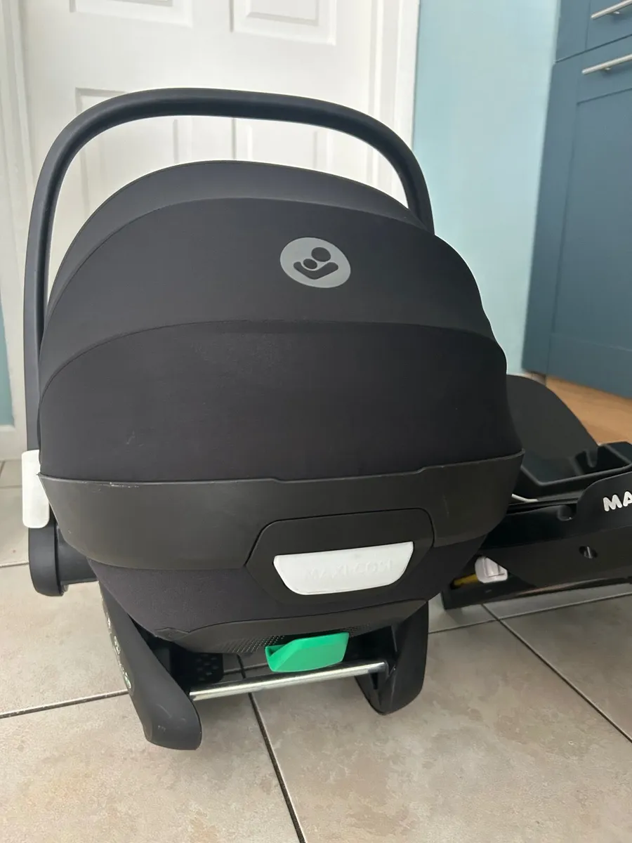 Baby car seat maxi cosi 360 seat - Image 2
