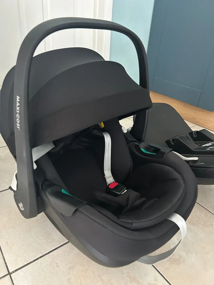 Baby car seat maxi cosi 360 seat - Image 3