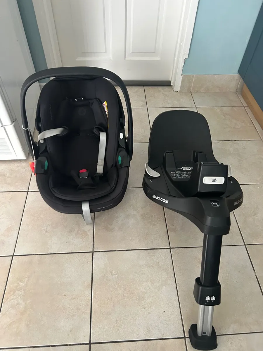 Baby car seat maxi cosi 360 seat - Image 1