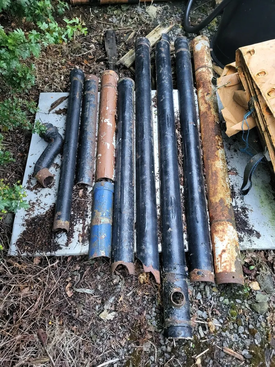 Cast iron Gutters, Downpipe and Bend - Image 3