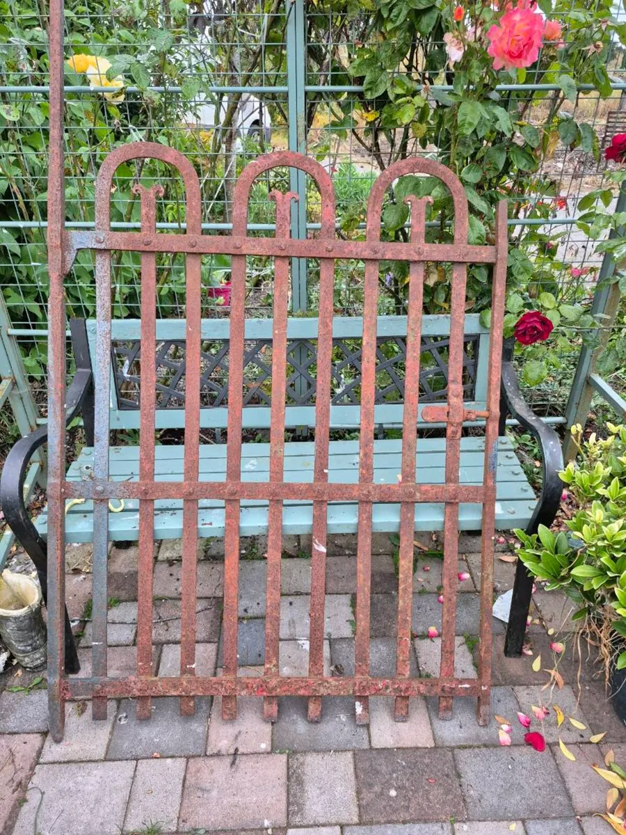 Traditional forged gates - Image 3