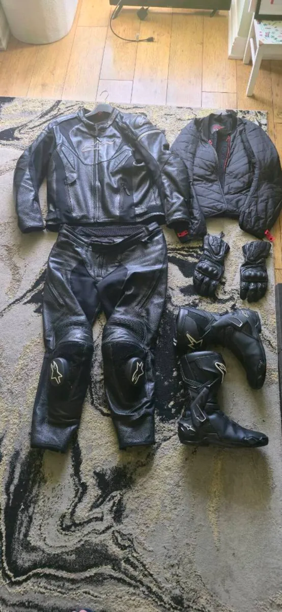 Motorcycle leathers - Image 1