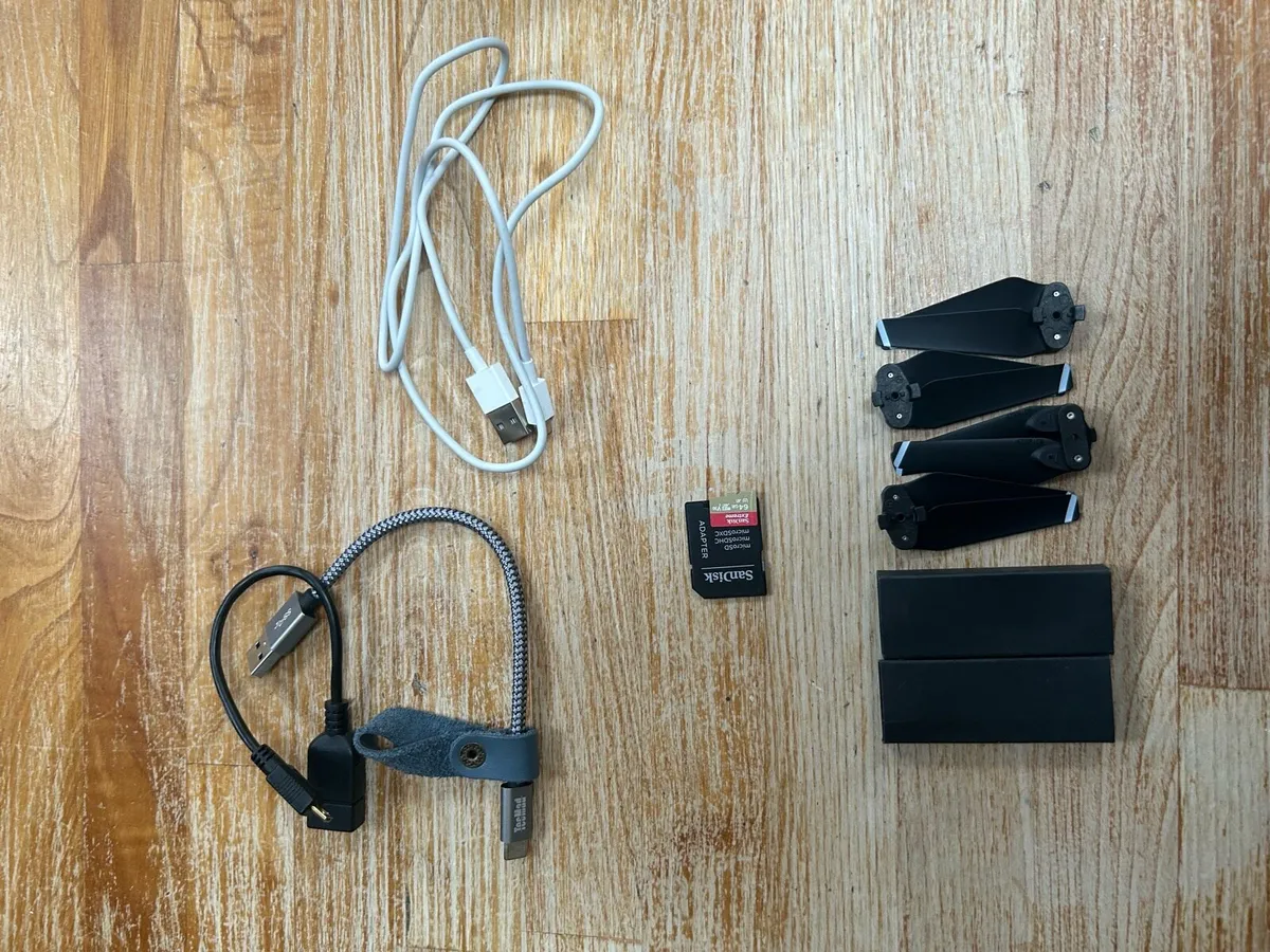 DJI spark combo with accessories - no batteries - Image 3