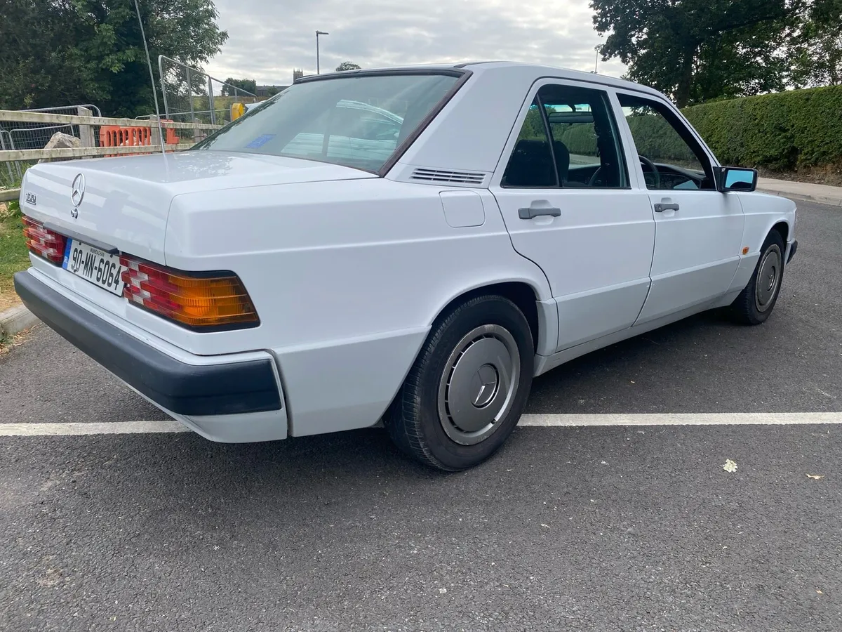 Mercedes 190 - Image 4