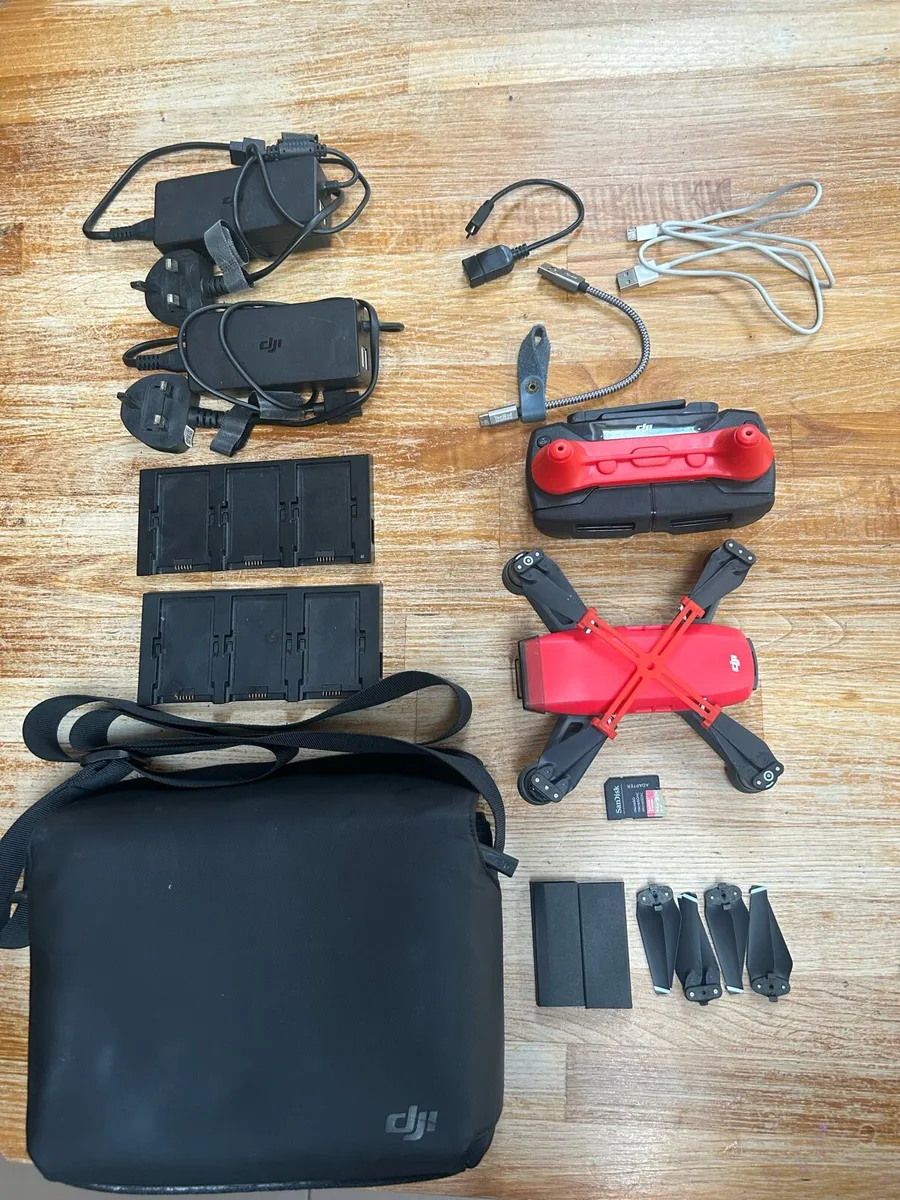 DJI spark combo with accessories - no batteries - Image 1