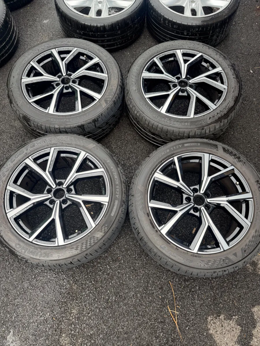 20inch toureag Q7 alloy wheels - Image 1
