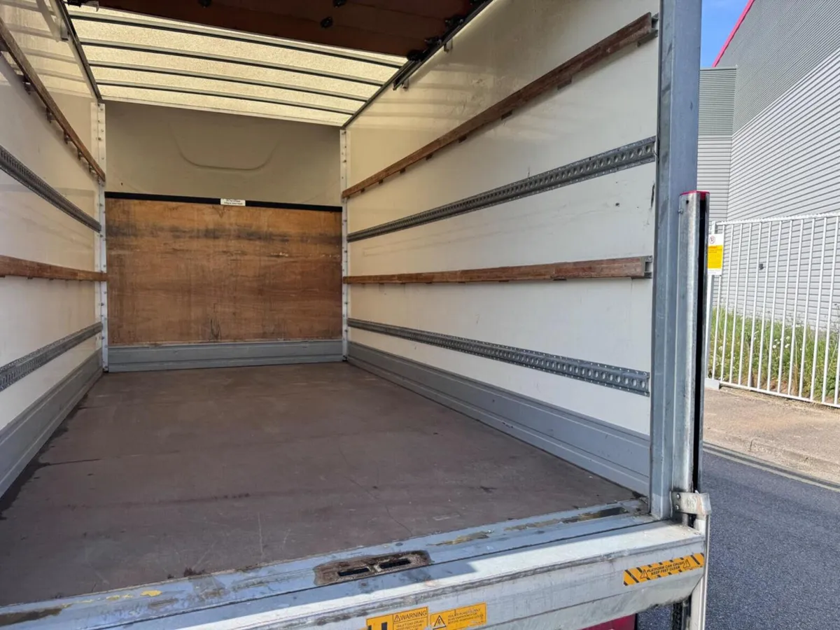 VB - 2021 Iveco Daily Luton Box Van - Image 4