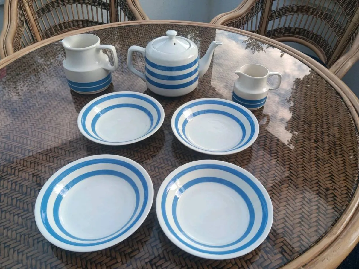 Carrigaline pottery - Image 1