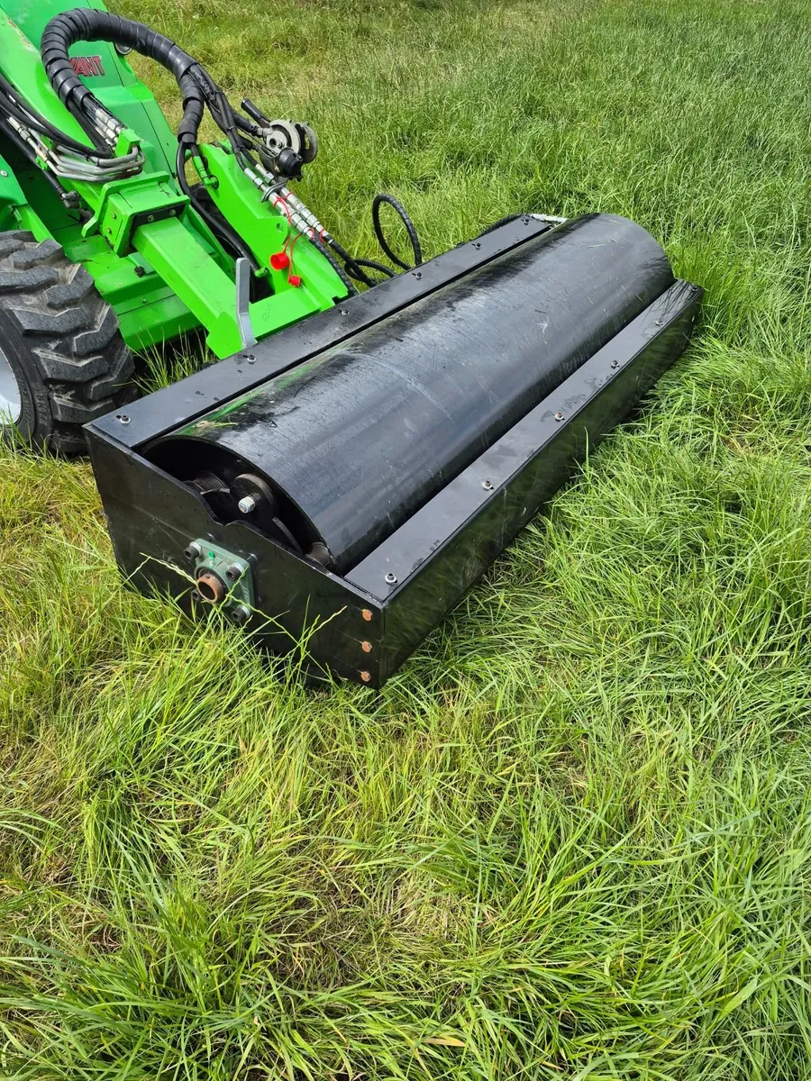 Skid steer 6ft hydraulic roller attachment - Image 3