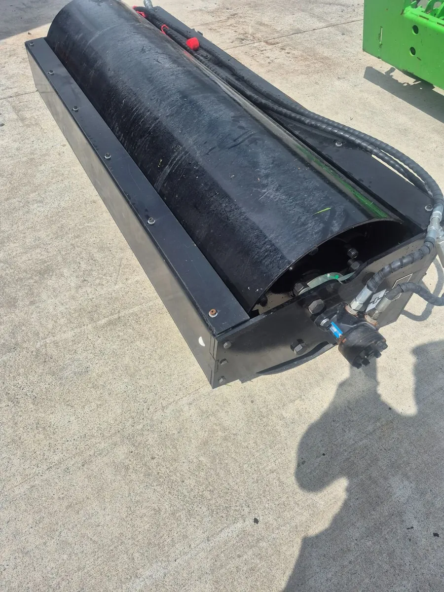 Skid steer 6ft hydraulic roller attachment - Image 1
