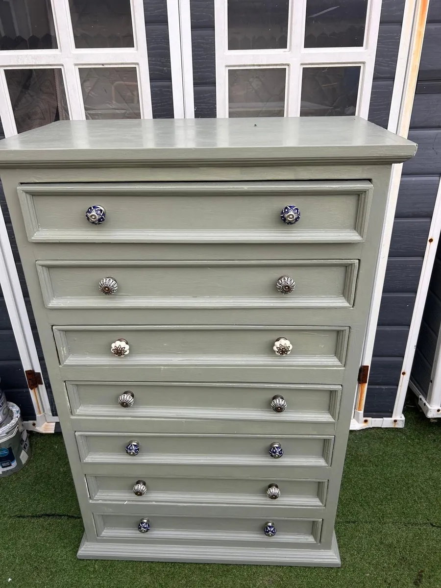 Chest of drawers