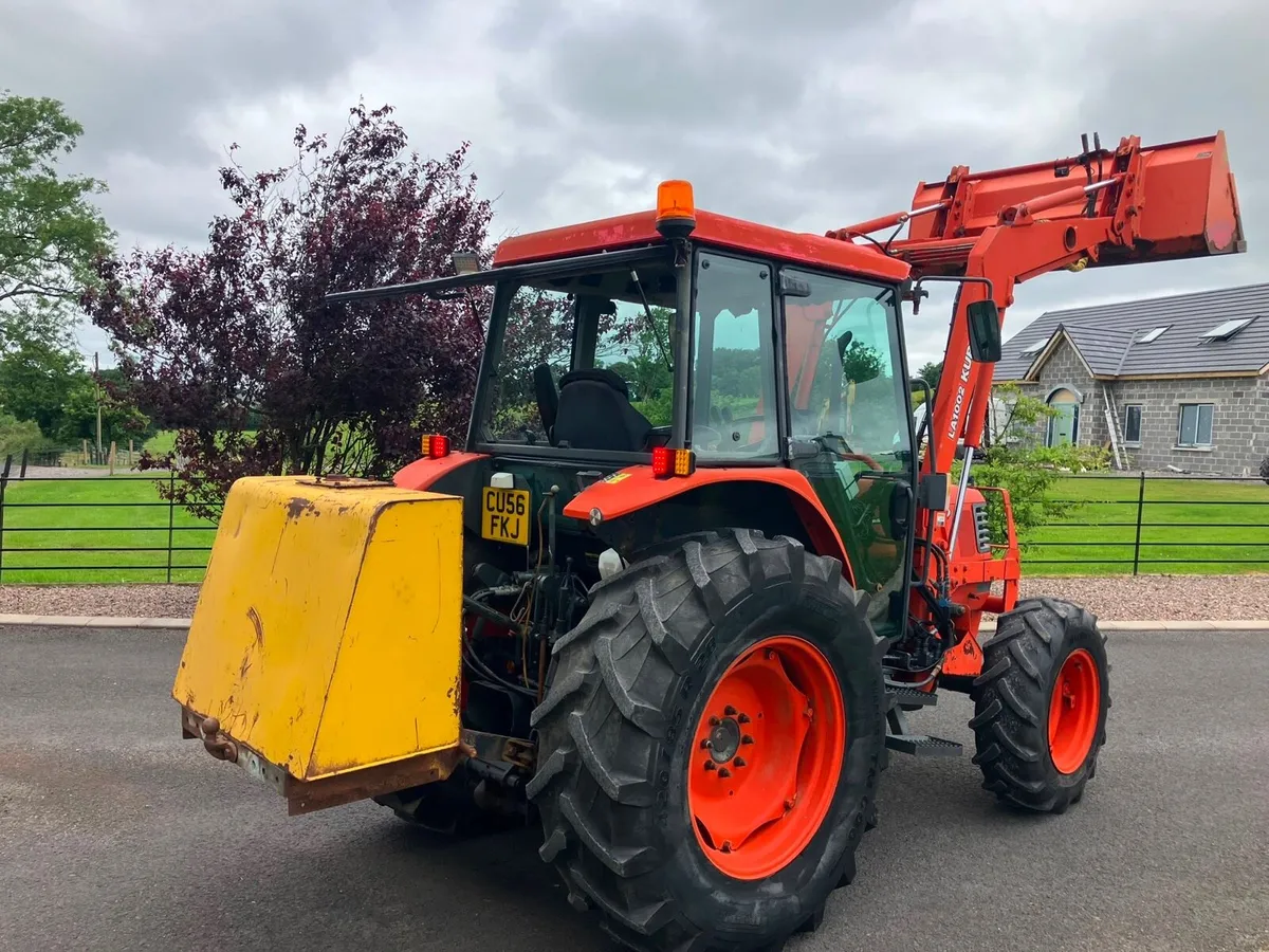KUBOTA 4WD TRACTOR with LOADER - Image 3