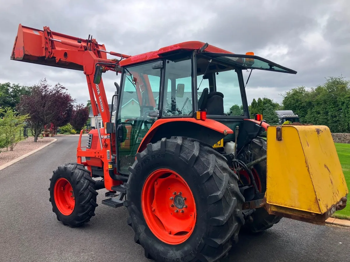 KUBOTA 4WD TRACTOR with LOADER - Image 4