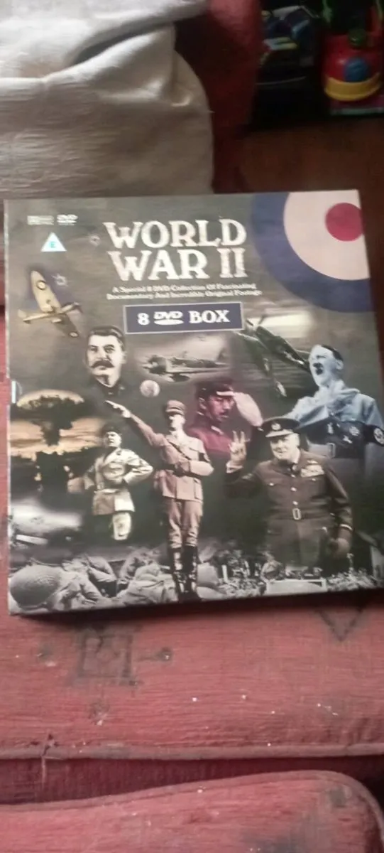 WORLD WAR 11 8 DVD BOX SET.. - Image 1