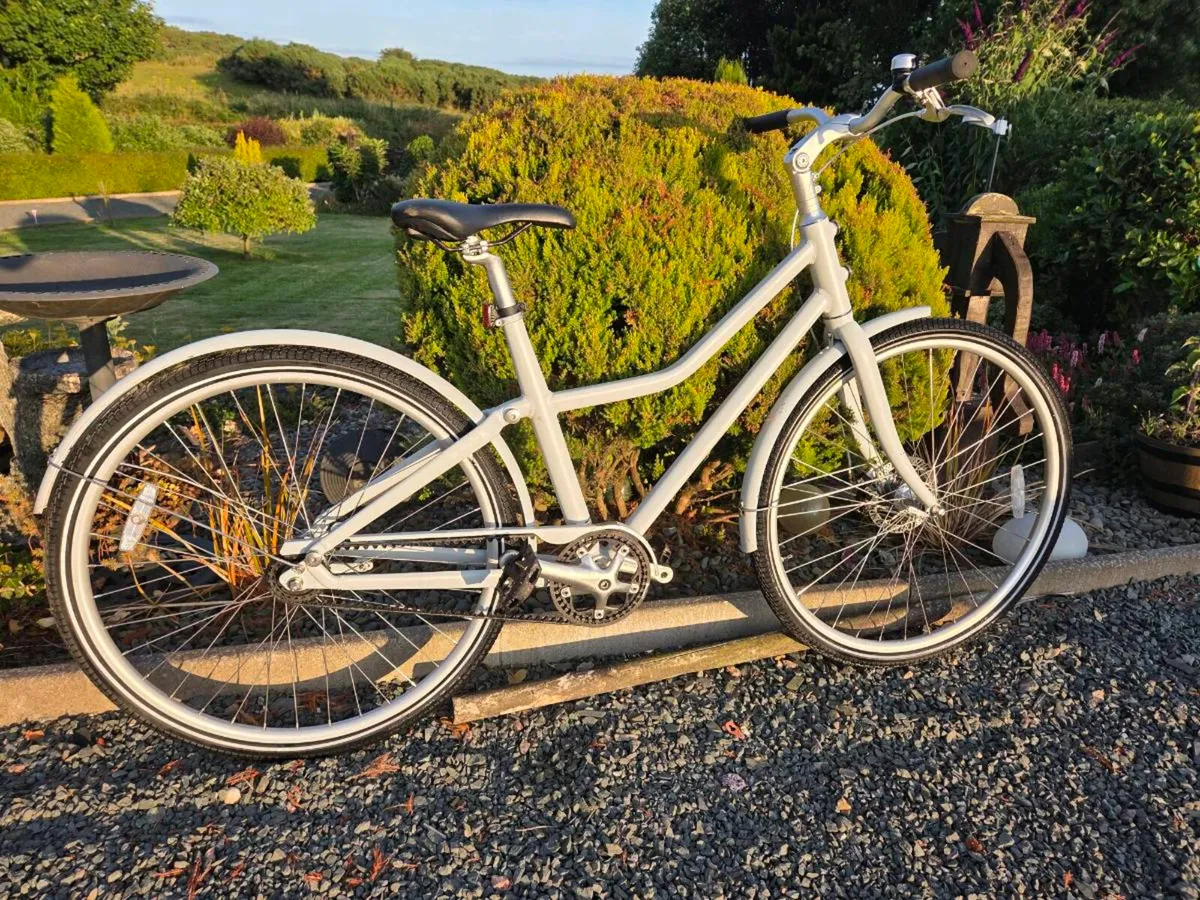 Ladies bicycle - Image 1