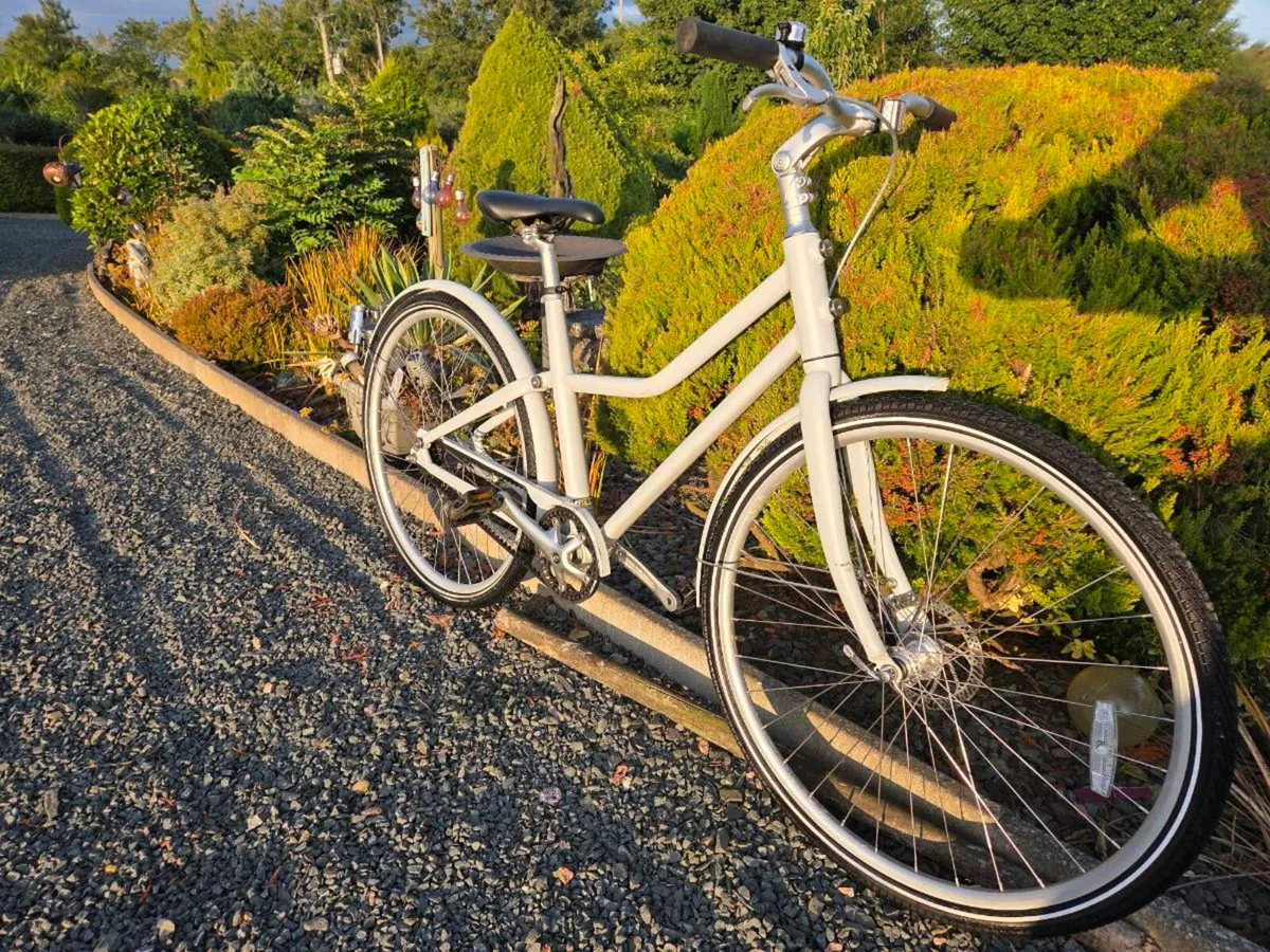 Ladies bicycle - Image 2
