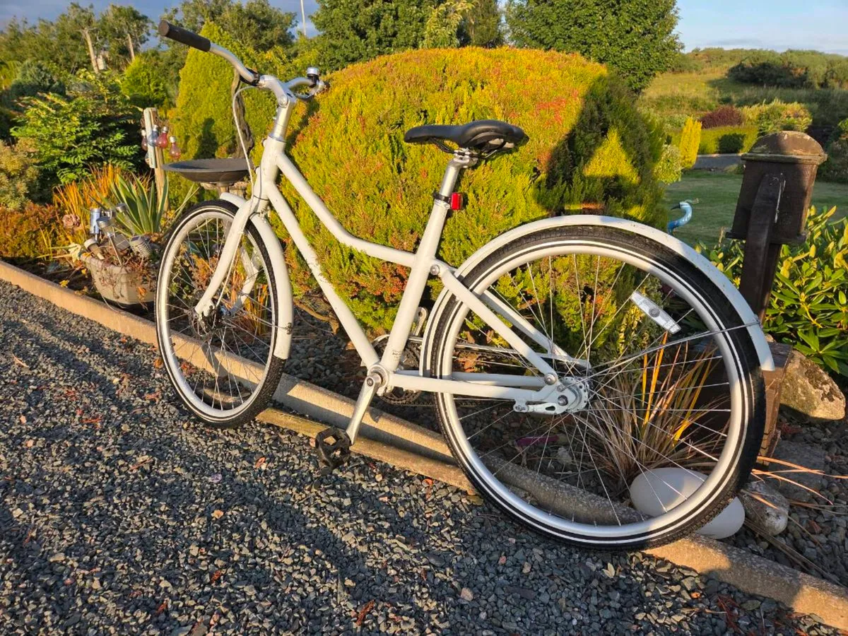 Ladies bicycle - Image 4