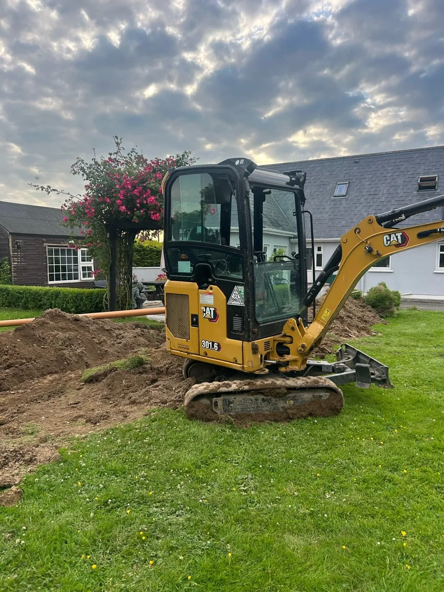 Digger with driver - Image 1