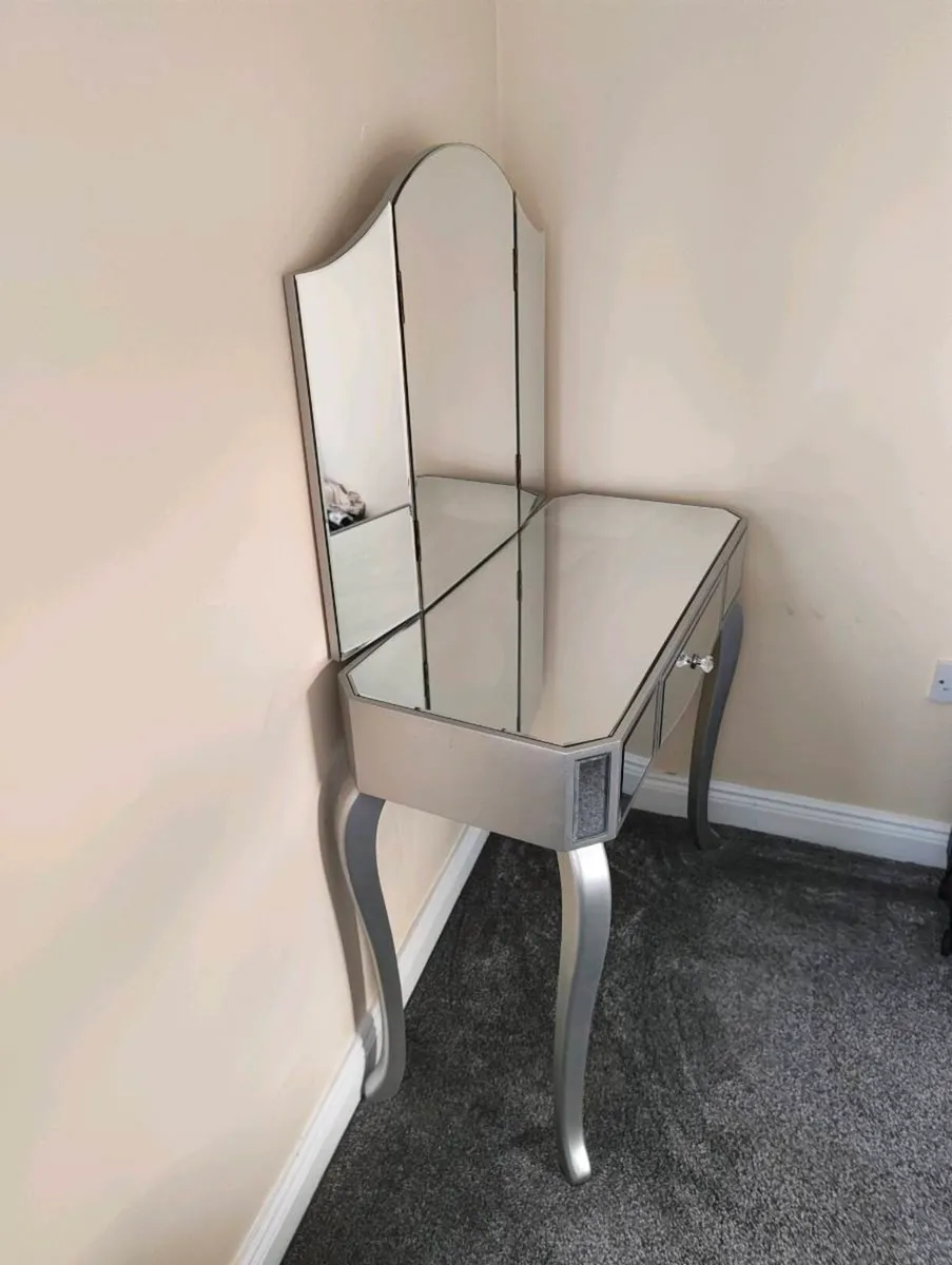 Bedroom set for sale - Image 2