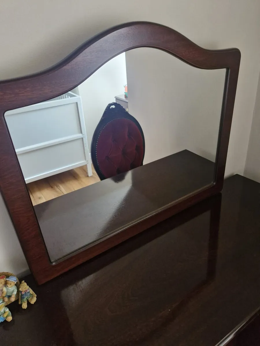 Mahogany ressing table with mirror and chair - Image 2