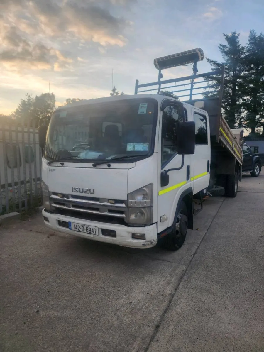 Iuzu nr crew cab tipper - Image 1