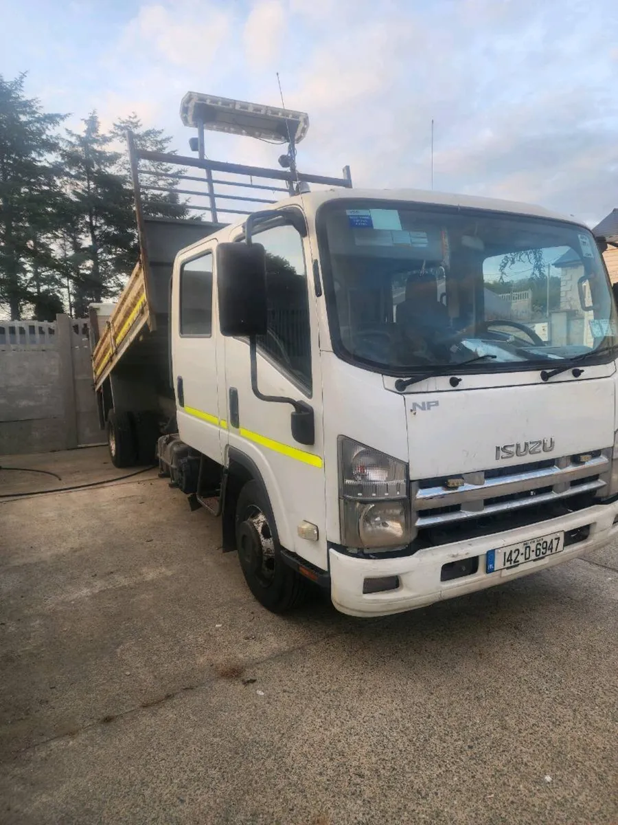 Iuzu nr crew cab tipper - Image 2