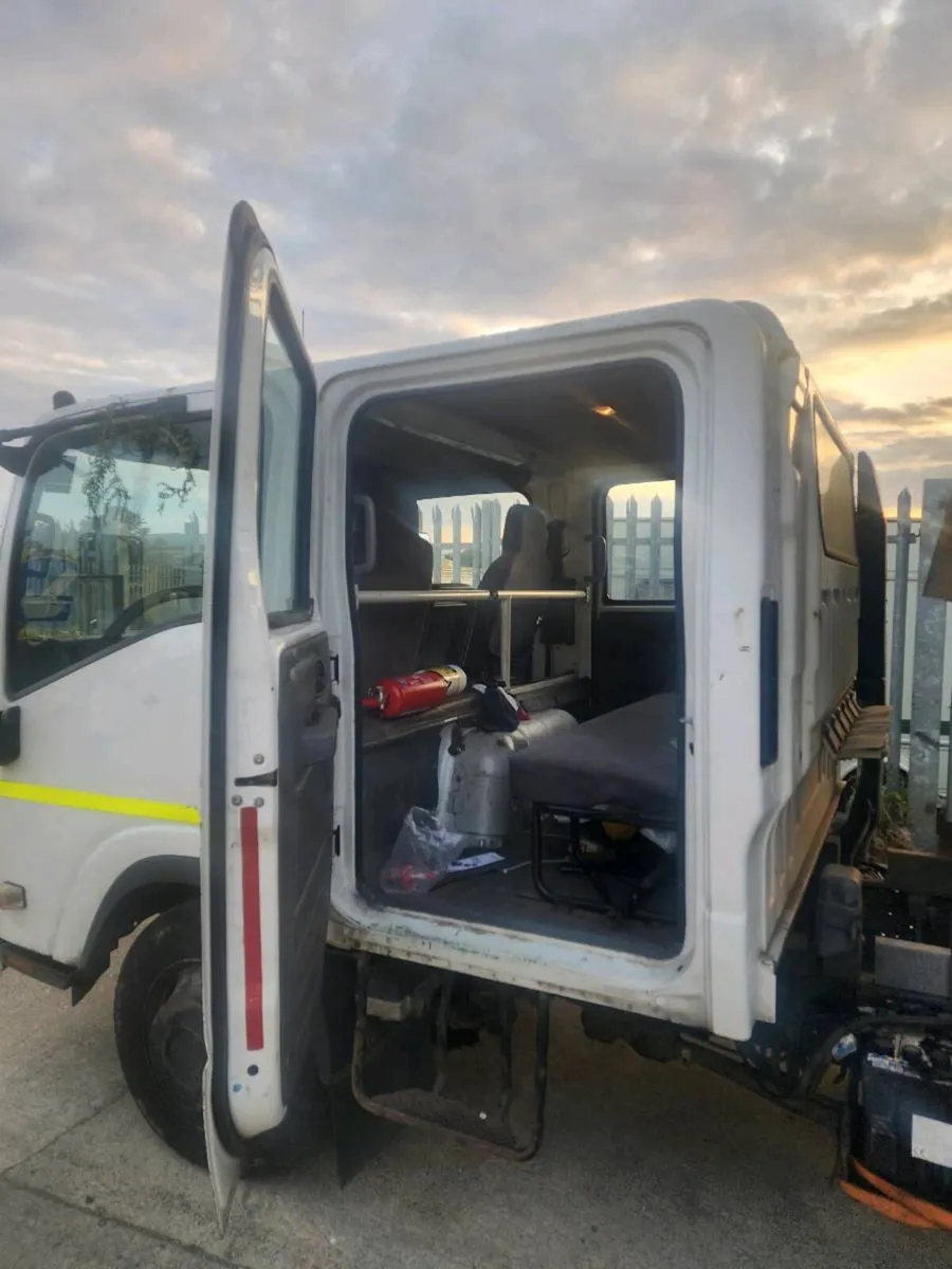 Iuzu nr crew cab tipper - Image 3