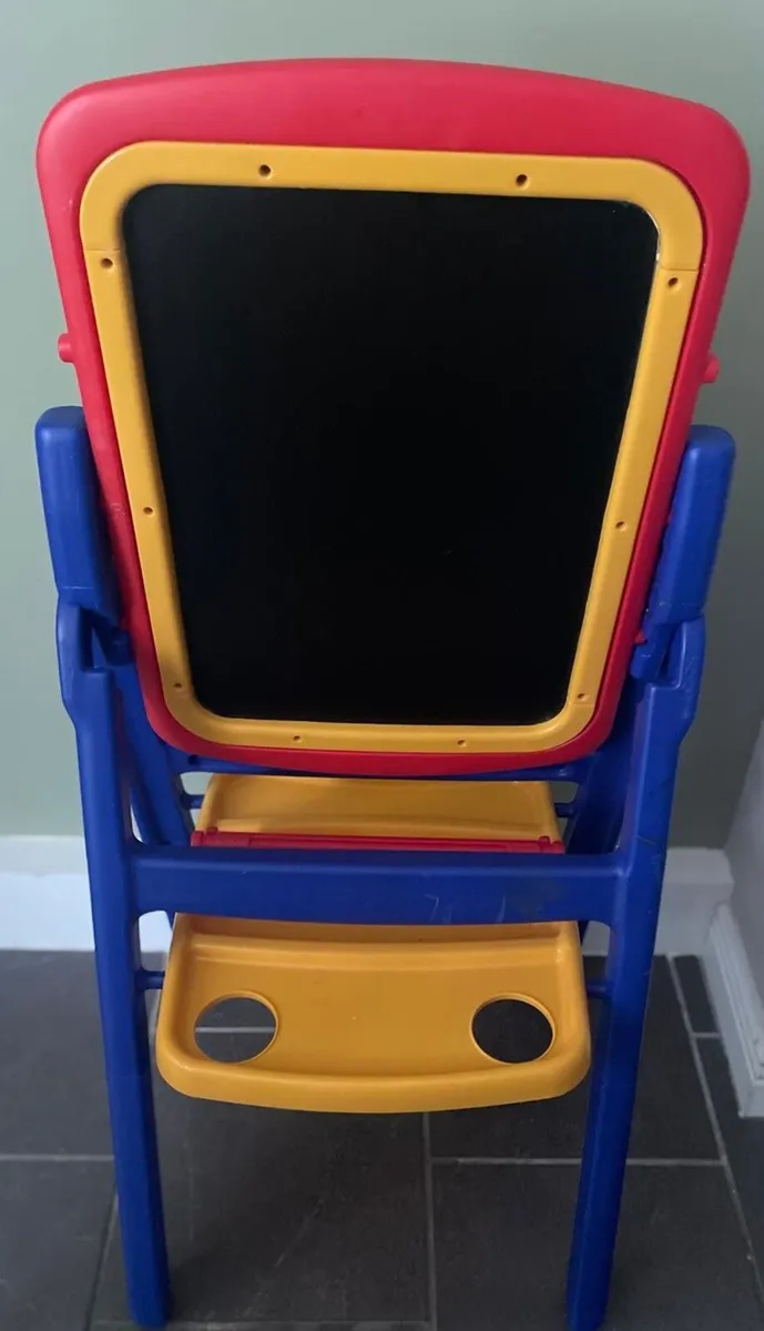 Crayola Qwikflip 2-Sided Easel - Image 1