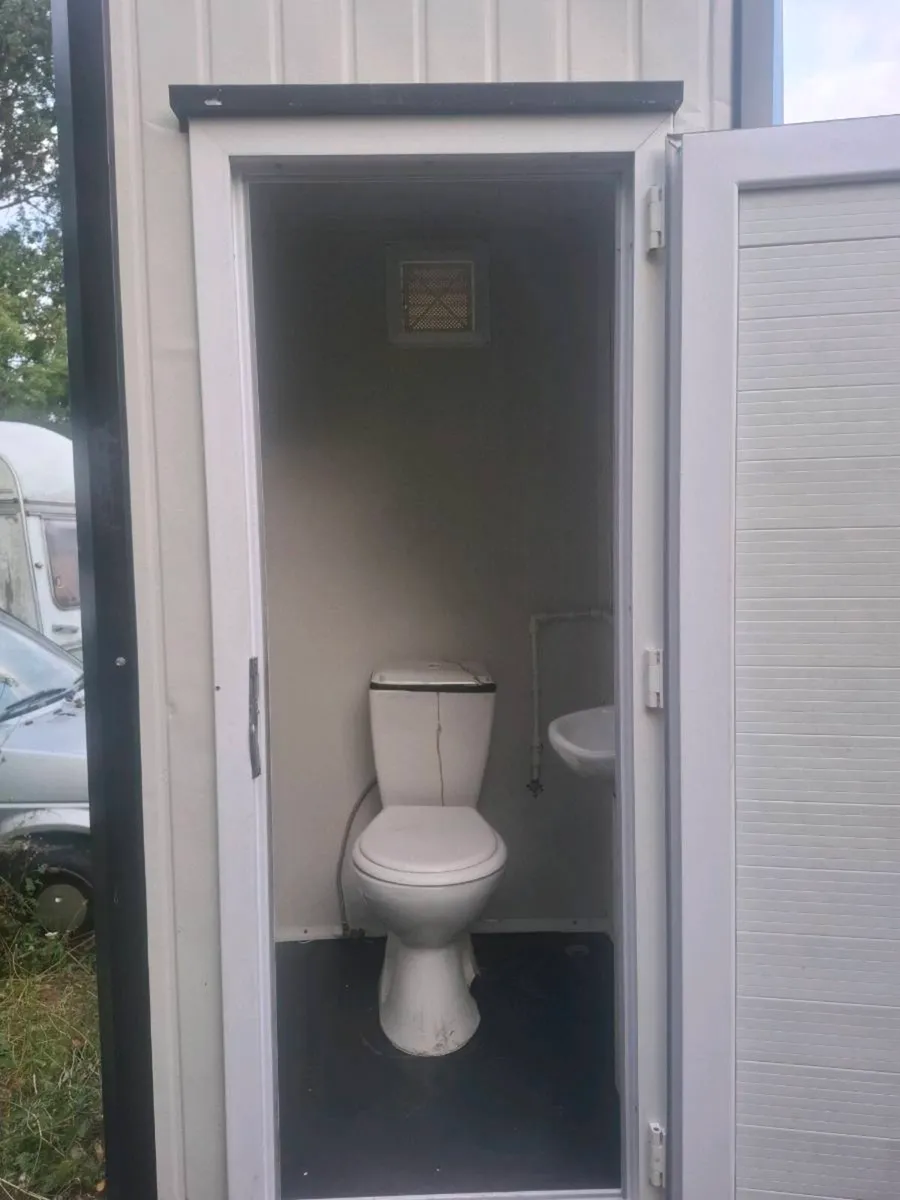 Toilet block - Image 1