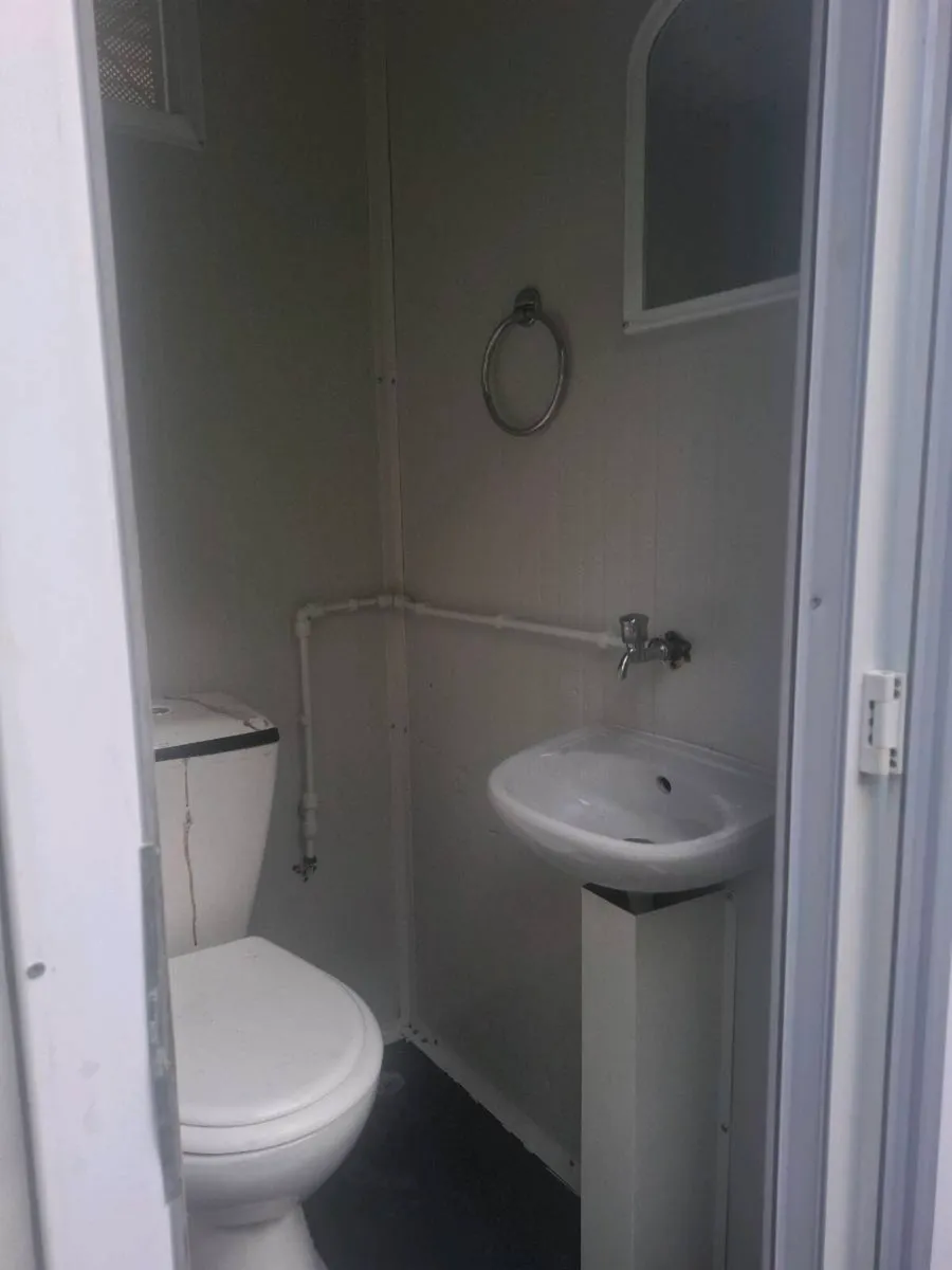 Toilet block - Image 2