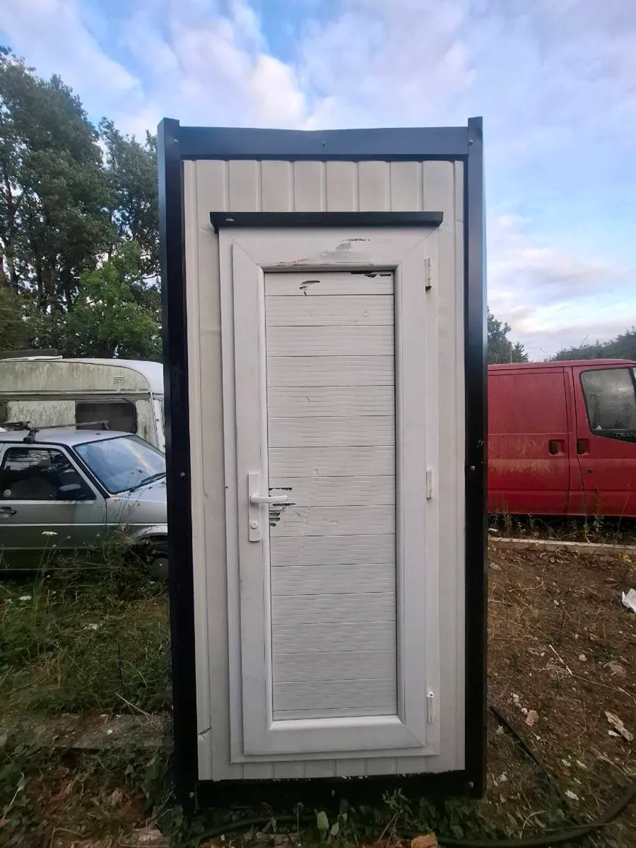 Toilet block - Image 3