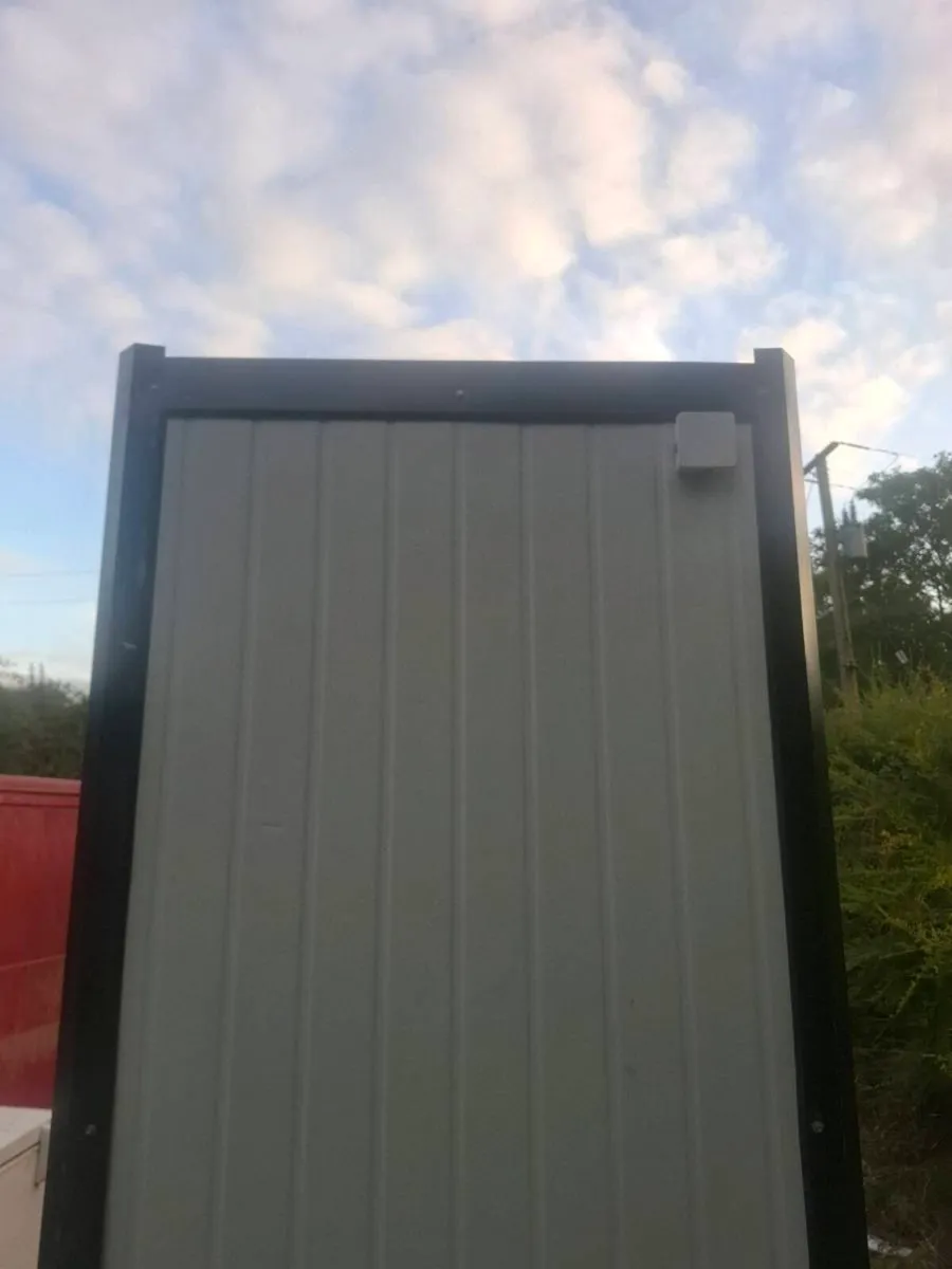 Toilet block - Image 4